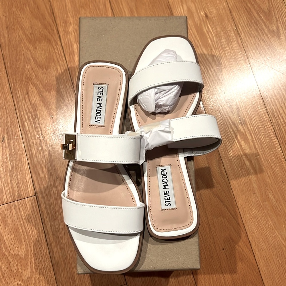 White Sandals 🌼